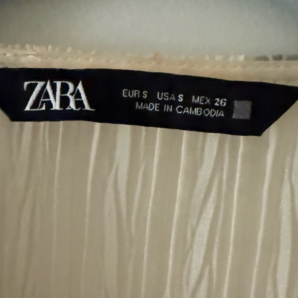Zara Cream Pleated Ruffle V-Neck Blouse - Picture 4 of 8